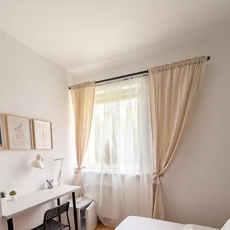 G-8hostel גדינייה